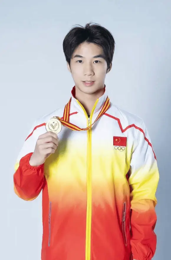 体操名将徐志鹏的成长之路:坚持与荣耀并存 体育明星徐志鹏经纪人