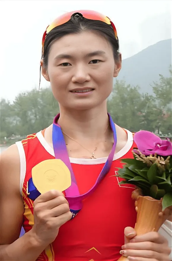 陈云霞:中国女子赛艇领军者,奥运金牌得主 赛艇奥运冠军陈云霞代言广告费用报价-陈云霞出席活动